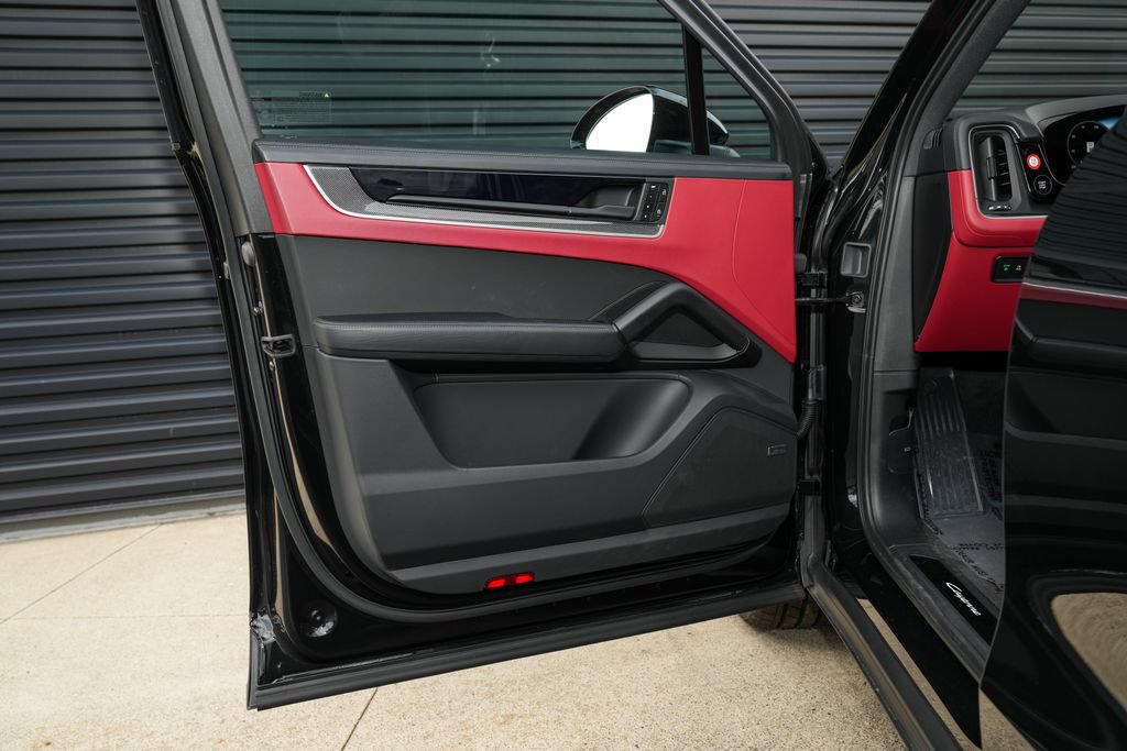 Certified 2025 Porsche Cayenne E-Hybrid AWD/4WD image 19