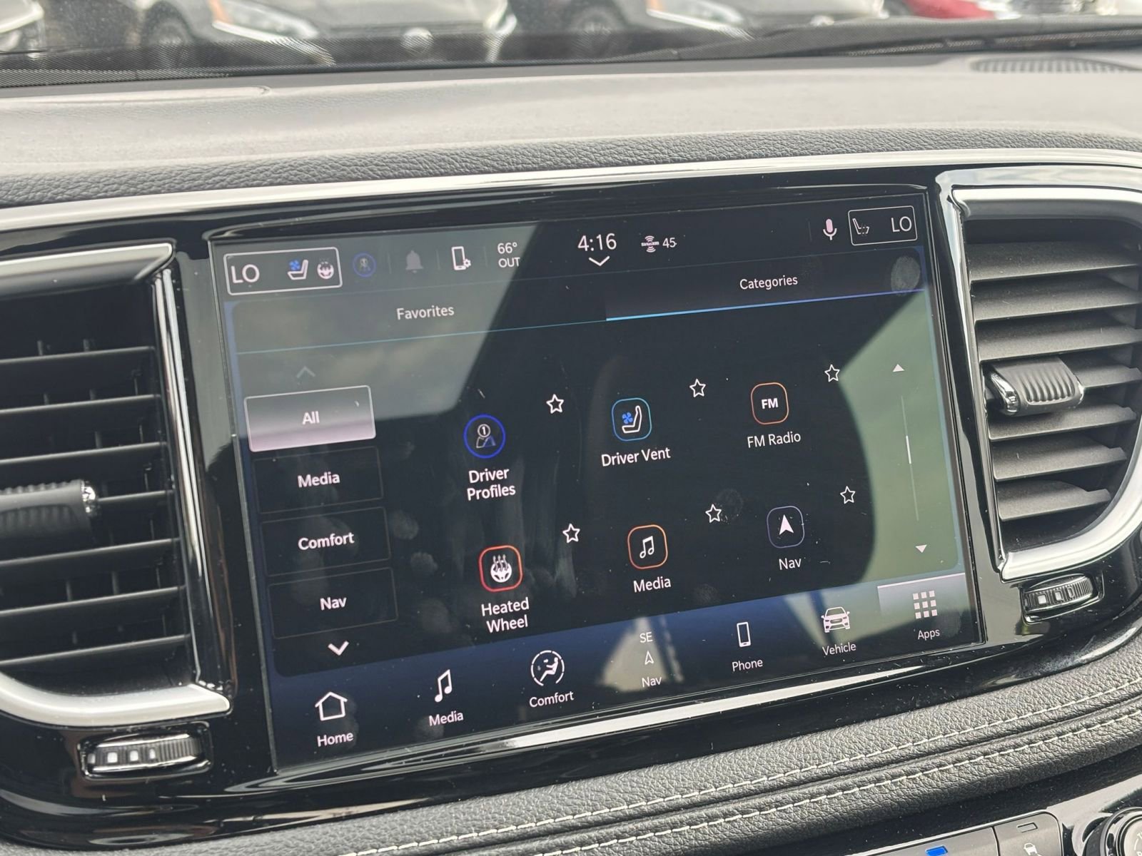 Used 2025 Chrysler Pacifica Limited image 21