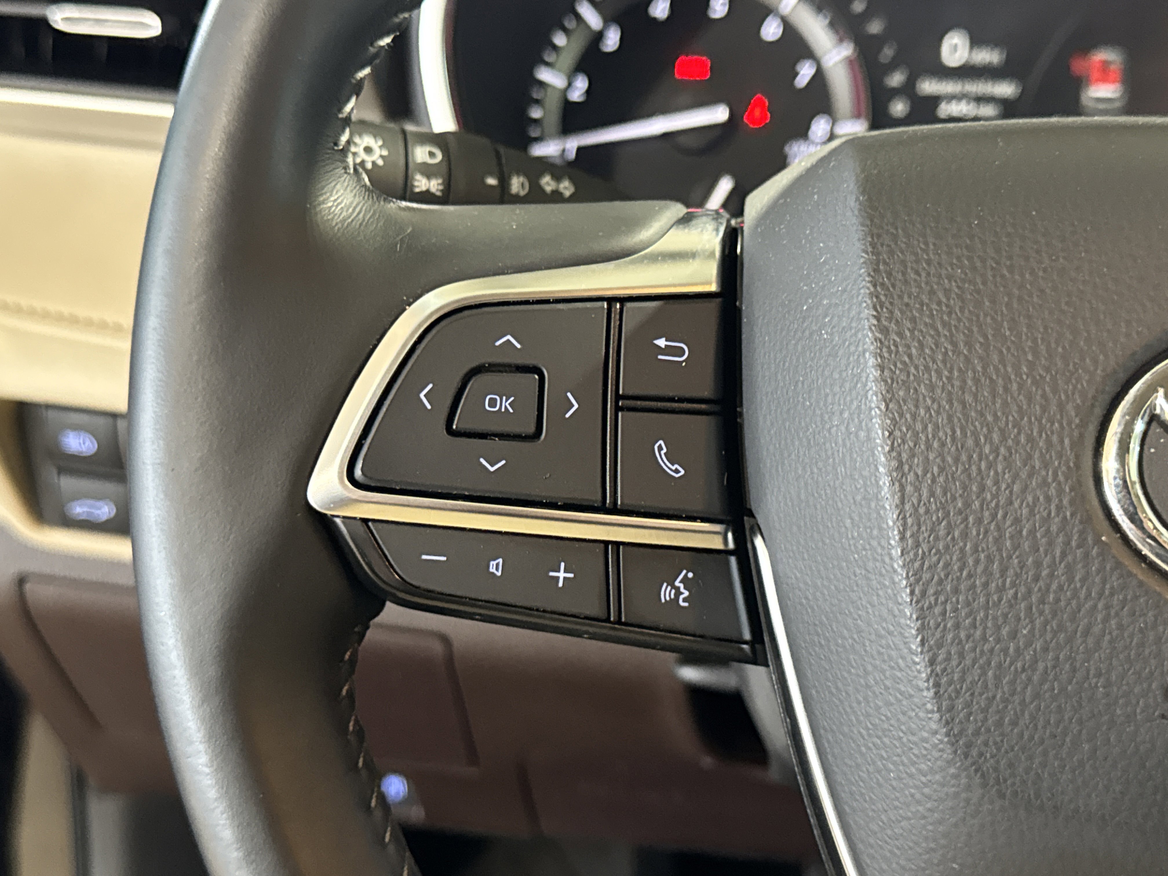 Used 2021 Toyota Highlander XLE image 24