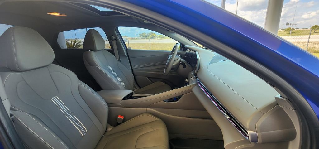 Used 2024 Hyundai Elantra SEL w/ Convenience Package FWD image 25