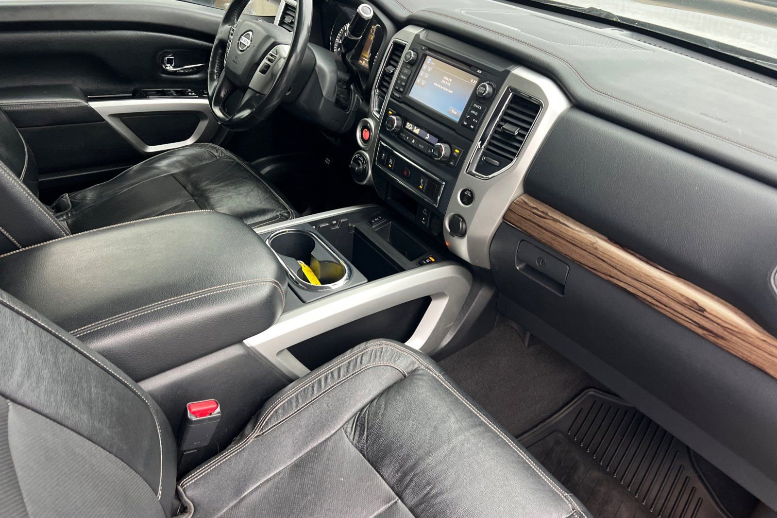 Used 2017 Nissan Titan SL image 16