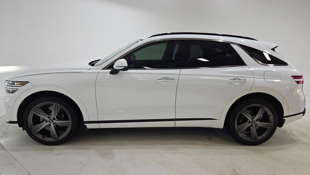 Used 2025 Genesis GV70 3.5T Sport w/ Sport Advanced Package image 3