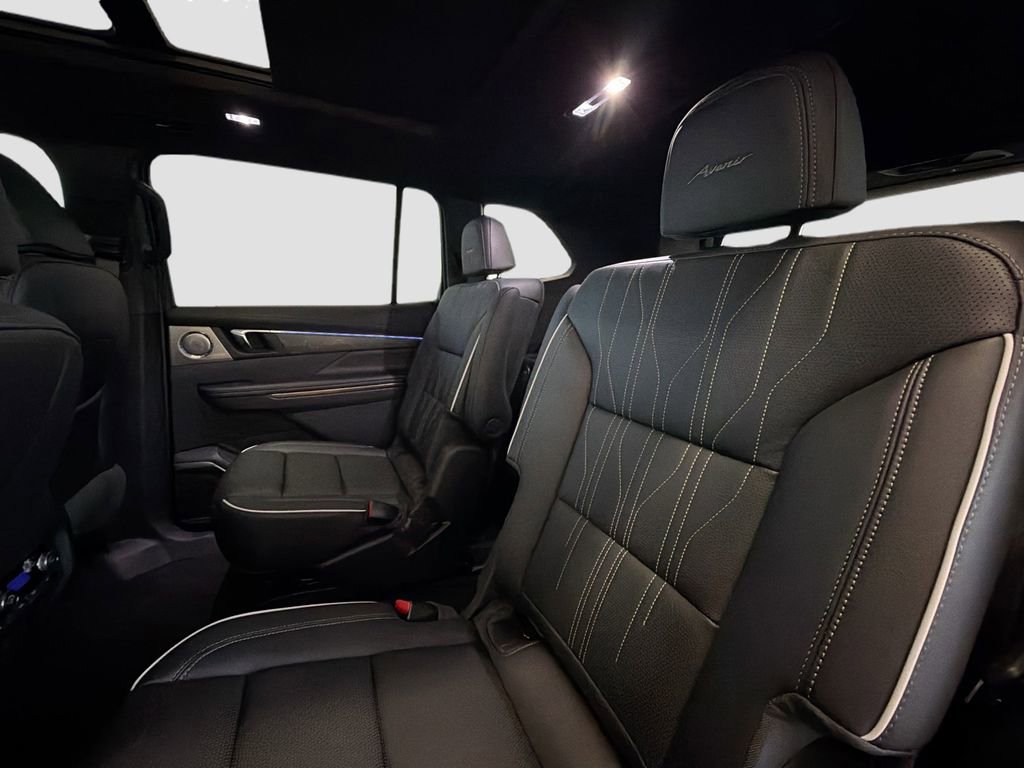 Used 2025 Buick Enclave Avenir FWD image 28