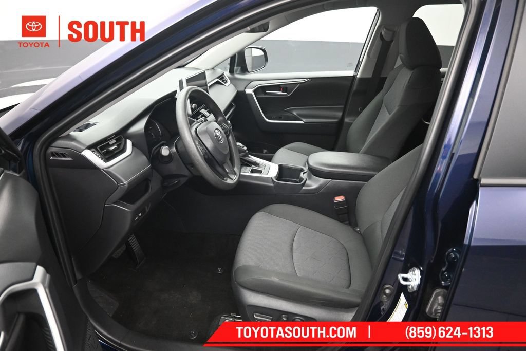 Used 2025 Toyota RAV4 XLE AWD/4WD image 9
