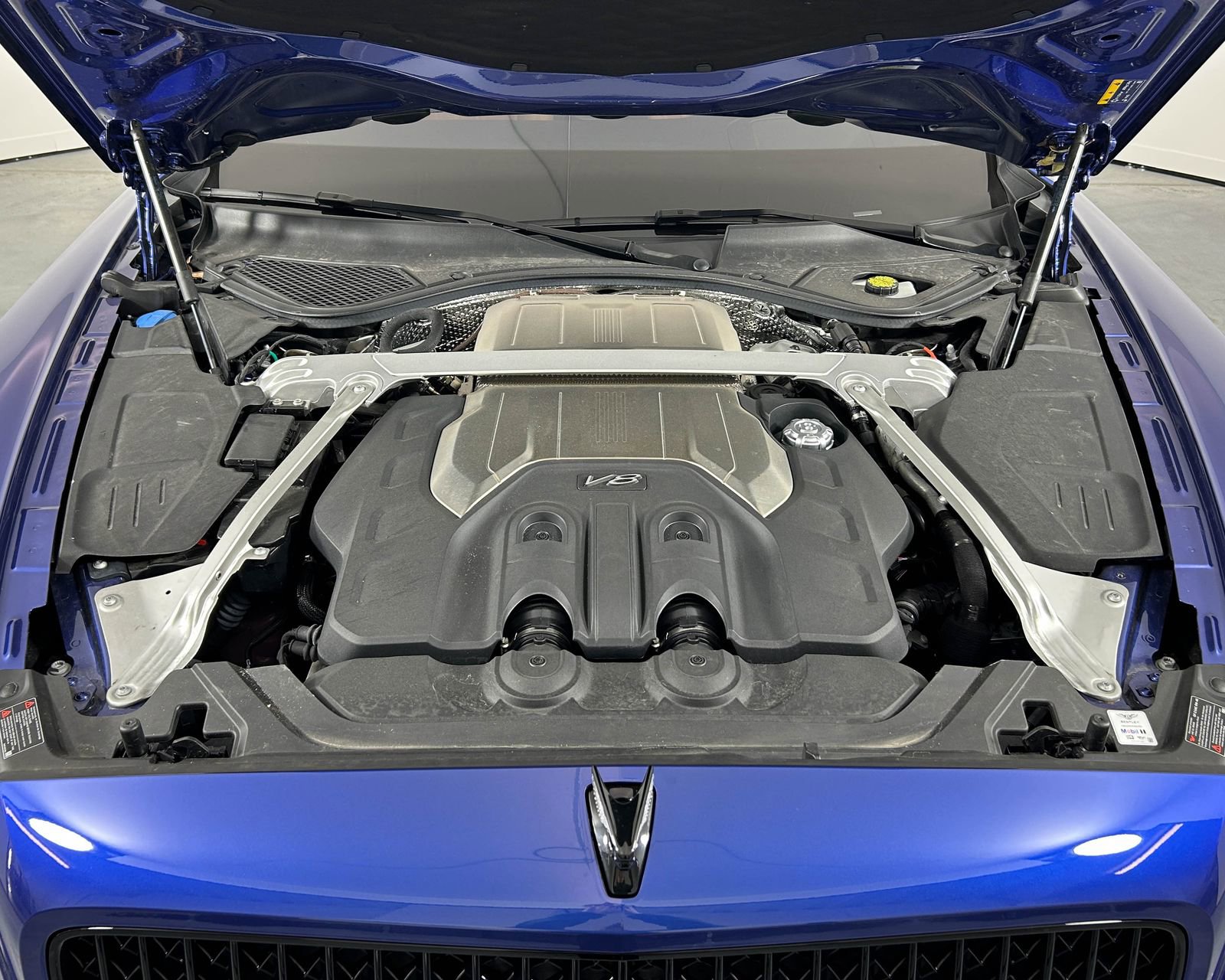 Used 2024 Bentley Flying Spur V8 AWD/4WD image 43