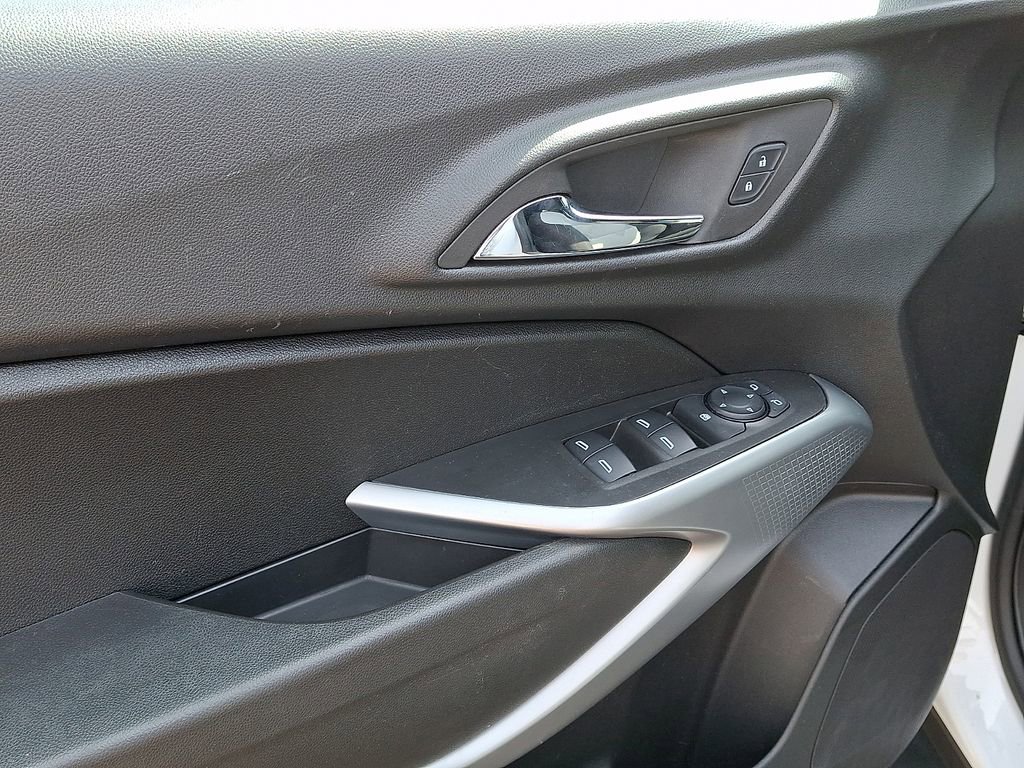 Used 2024 Chevrolet Trax RS w/ Driver Confidence Package image 13