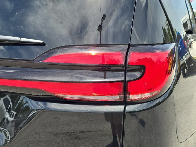 New 2026 Chrysler Pacifica Limited w/ S Appearance Package FWD image 8