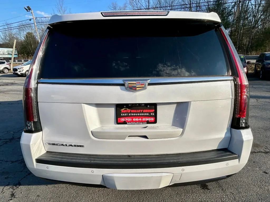 Used 2017 Cadillac Escalade Luxury image 7