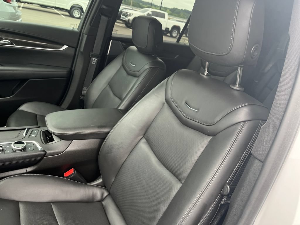 Used 2023 Cadillac XT6 Sport w/ Technology Package AWD/4WD image 11