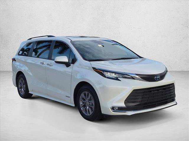 Certified 2021 Toyota Sienna XLE w/ XLE Plus Package FWD image 3