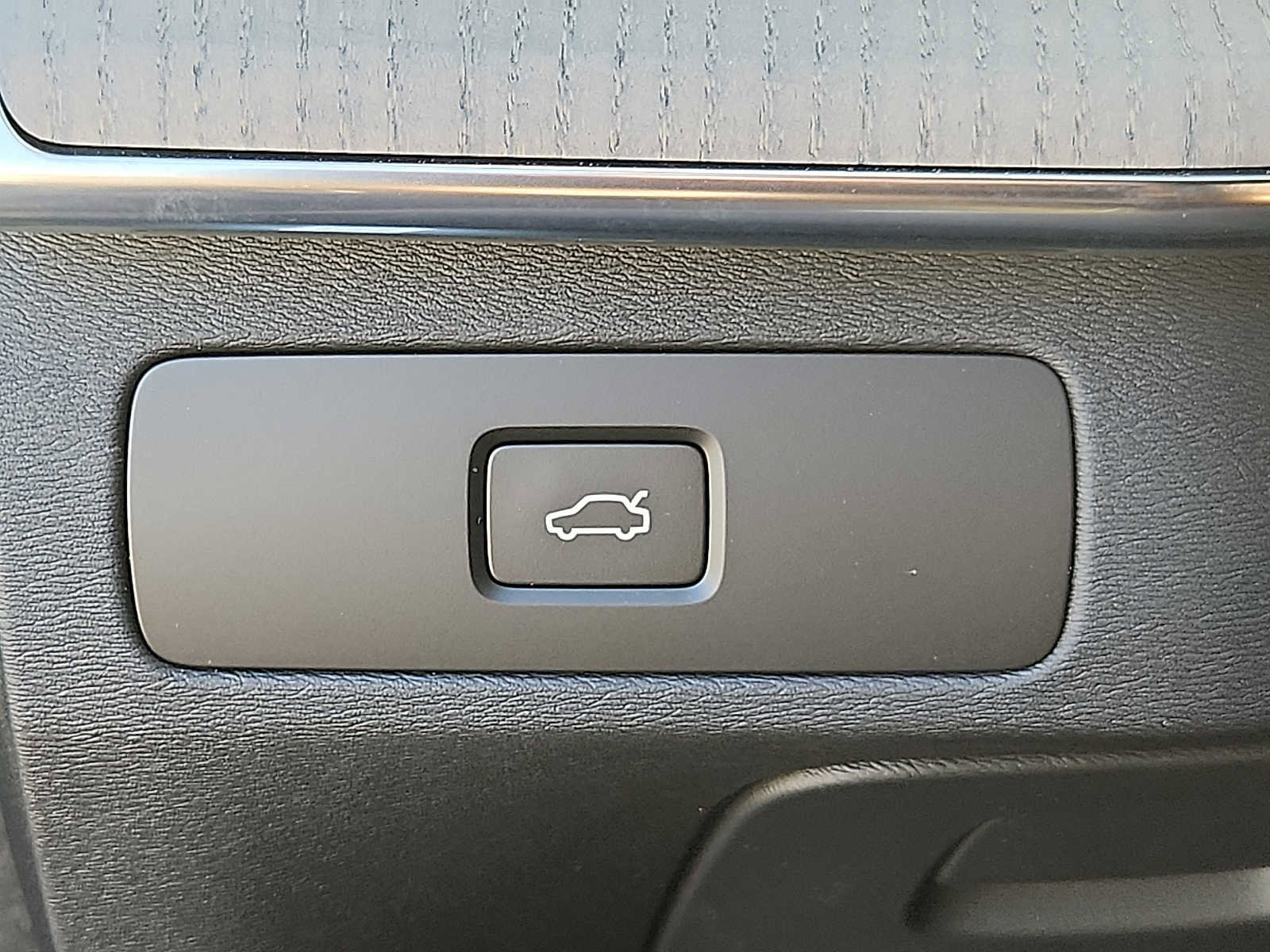 Used 2026 Volvo XC90 B6 Ultra w/ Protection Package image 21