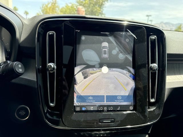 New 2024 Volvo XC40 B5 Plus w/ Climate Package AWD/4WD image 13