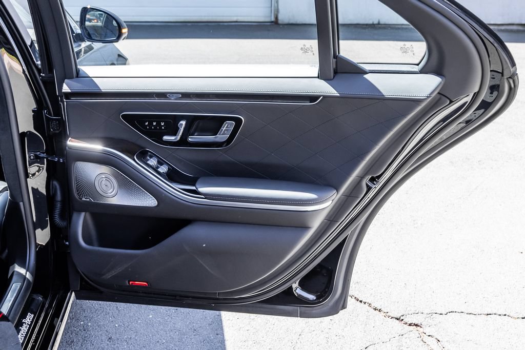 Used 2024 Mercedes-Benz S 580e 4MATIC Sedan image 18