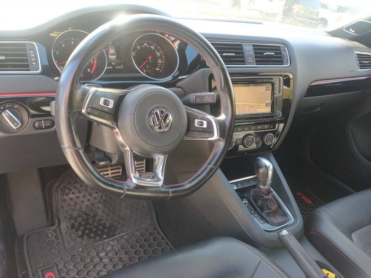Used 2017 Volkswagen Jetta GLI image 8