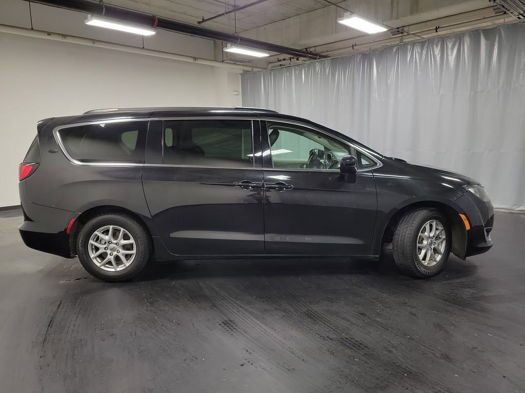 Used 2021 Chrysler Voyager Lxi image 9