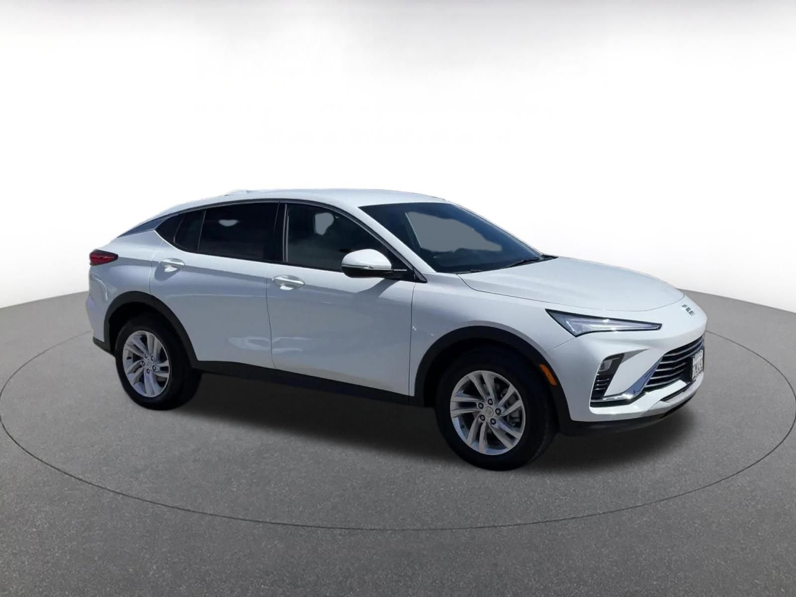 Used 2025 Buick Envista Preferred image 2