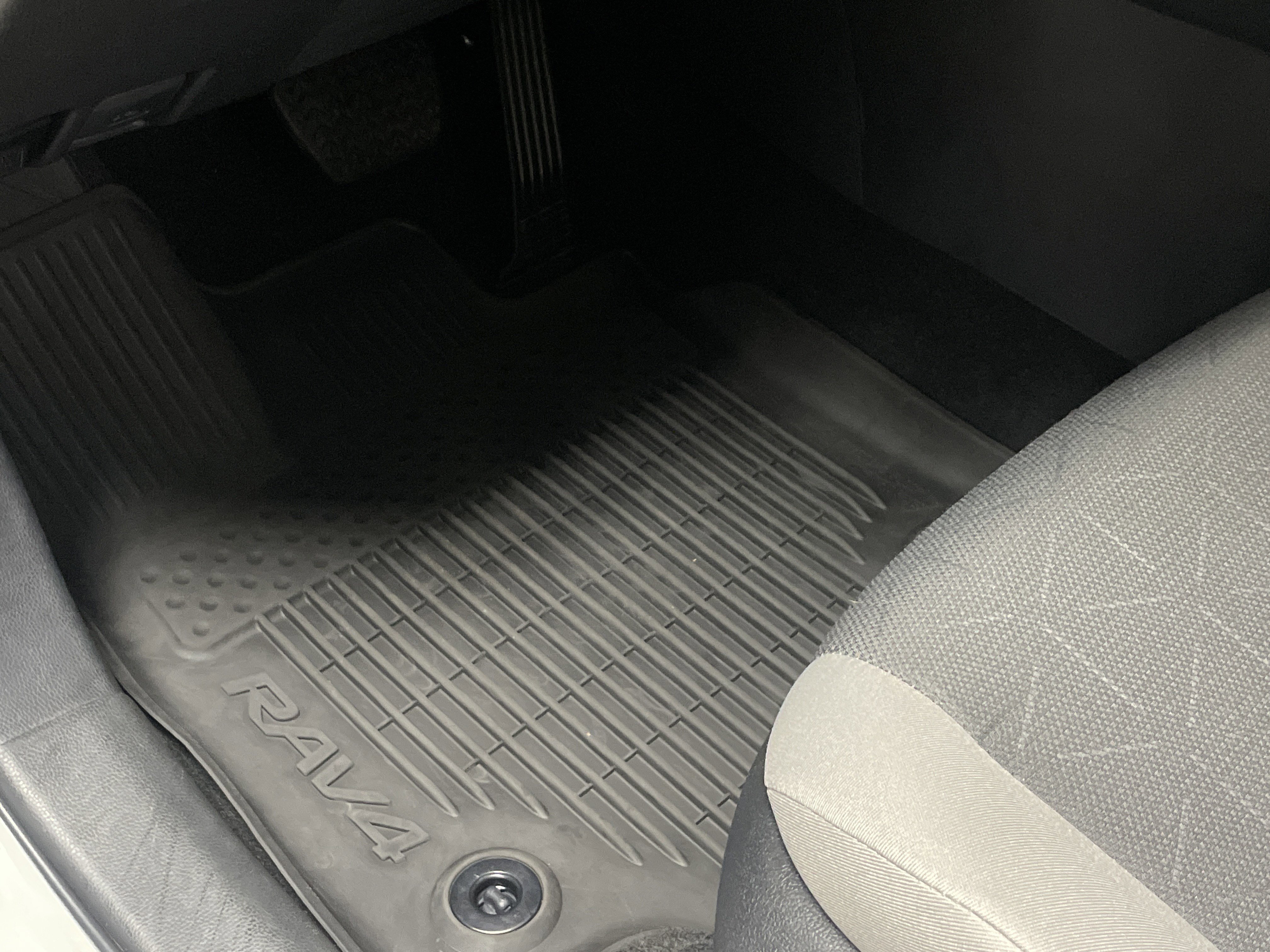 Used 2025 Toyota RAV4 XLE image 17