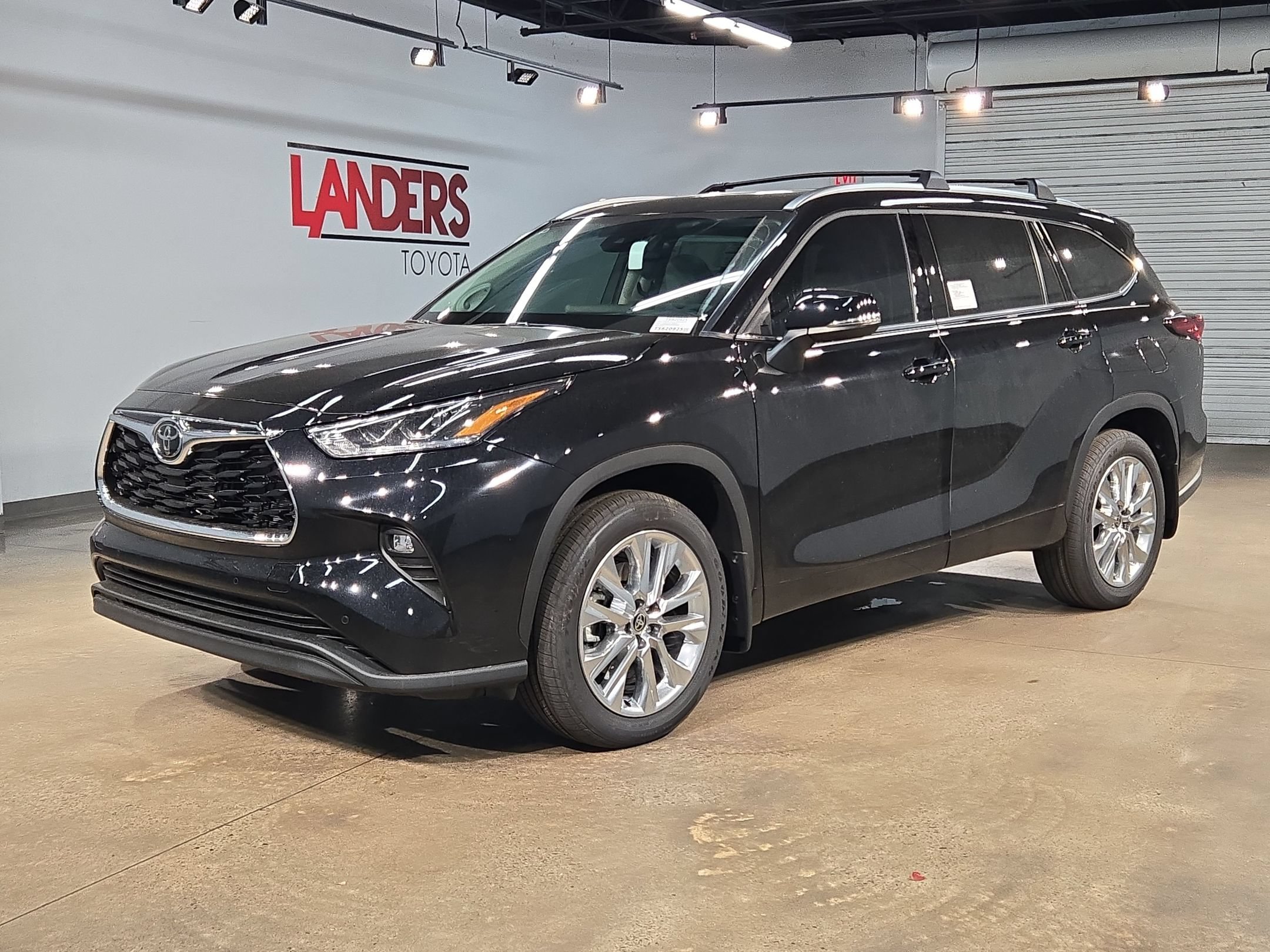 New 2026 Toyota Highlander Limited AWD/4WD image 3