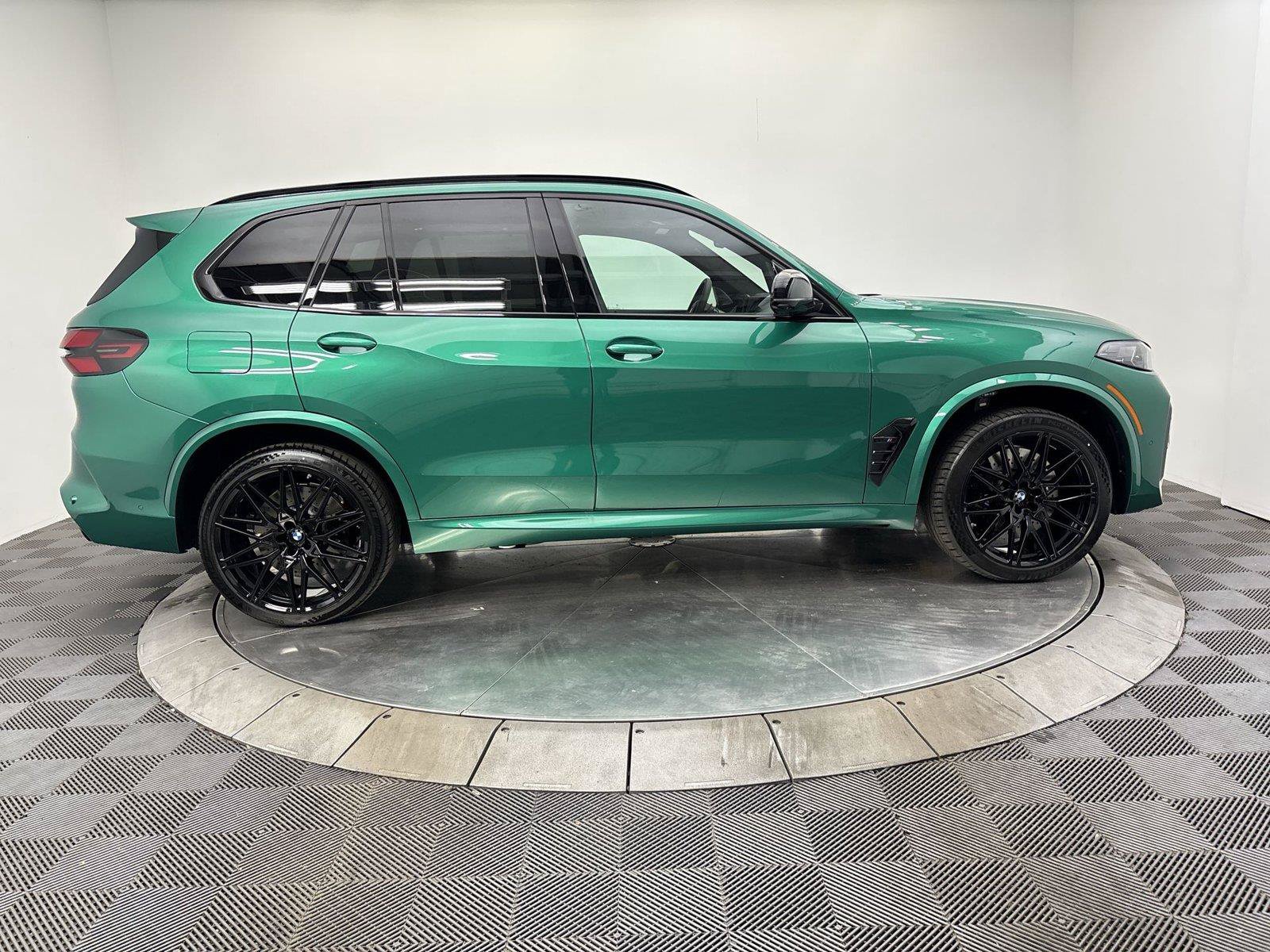 New 2026 BMW X5 M Competition w/ Executive Package AWD/4WD image 17