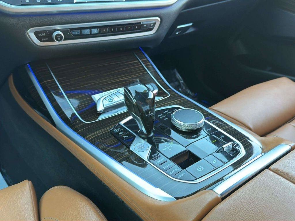 Used 2021 BMW X7 xDrive40i w/ M Sport Package AWD/4WD image 29
