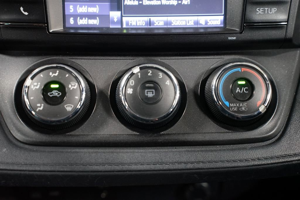 Used 2018 Toyota RAV4 LE FWD image 19