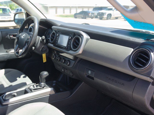 Used 2018 Toyota Tacoma SR5 AWD/4WD image 31