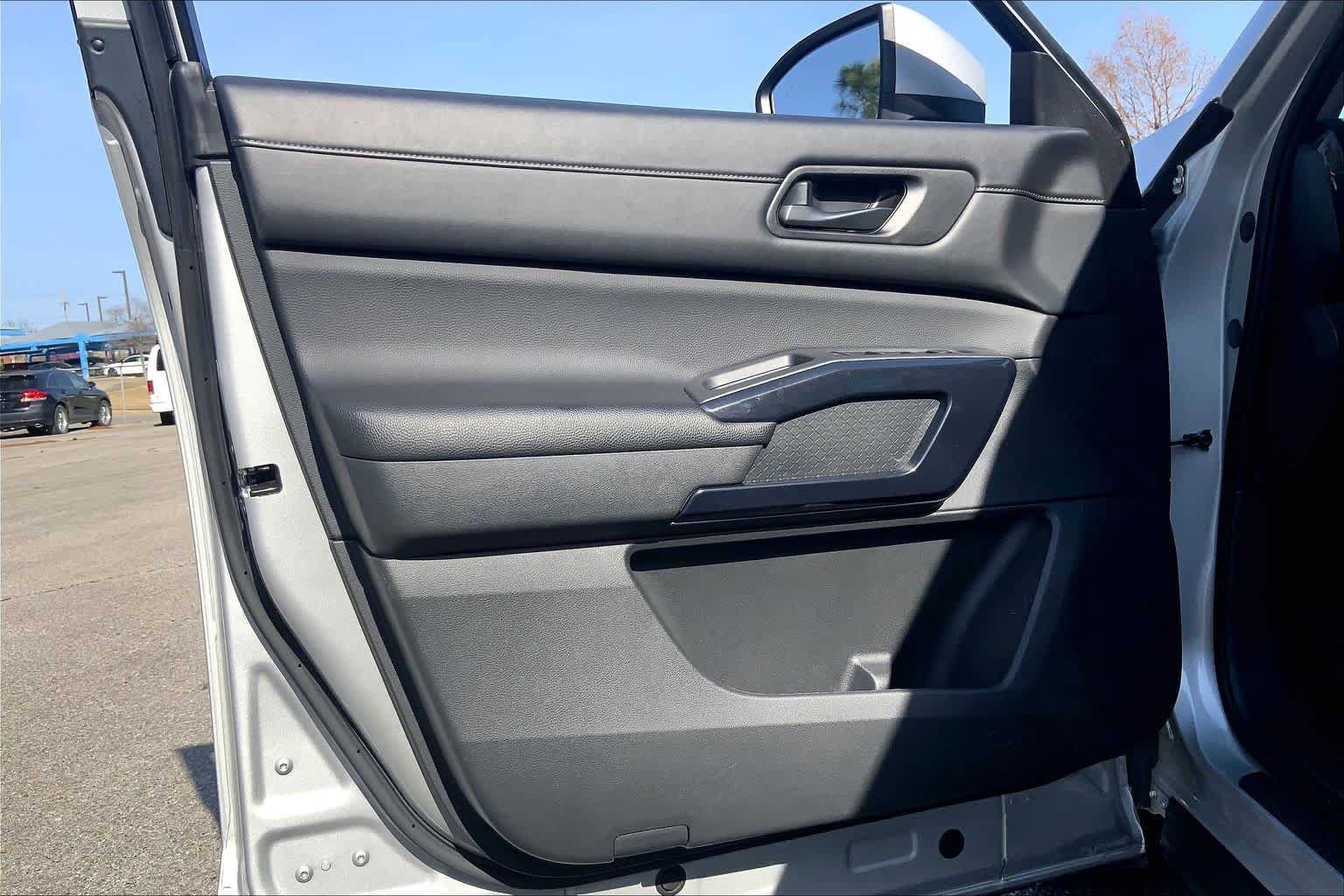 Used 2025 Nissan Pathfinder SV image 22