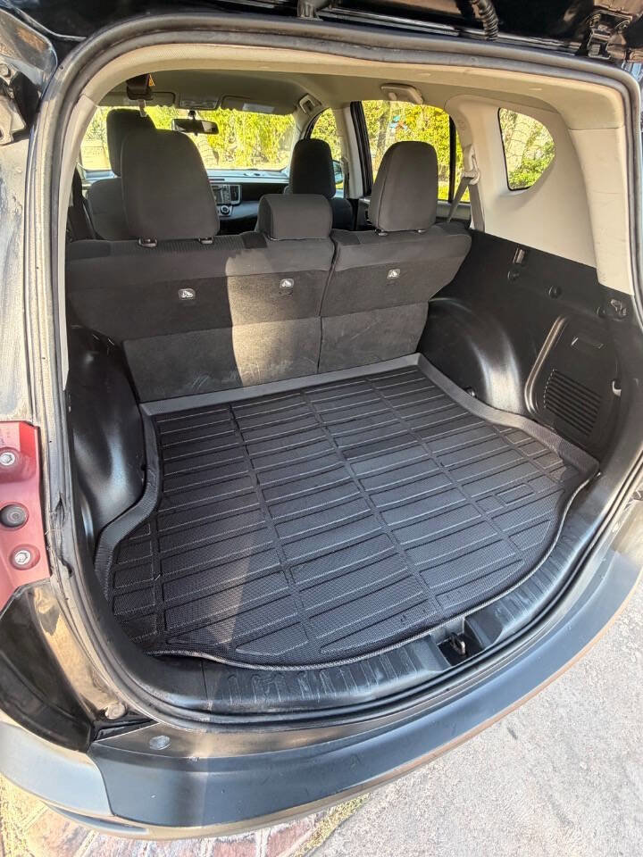 Used 2015 Toyota RAV4 LE FWD image 31
