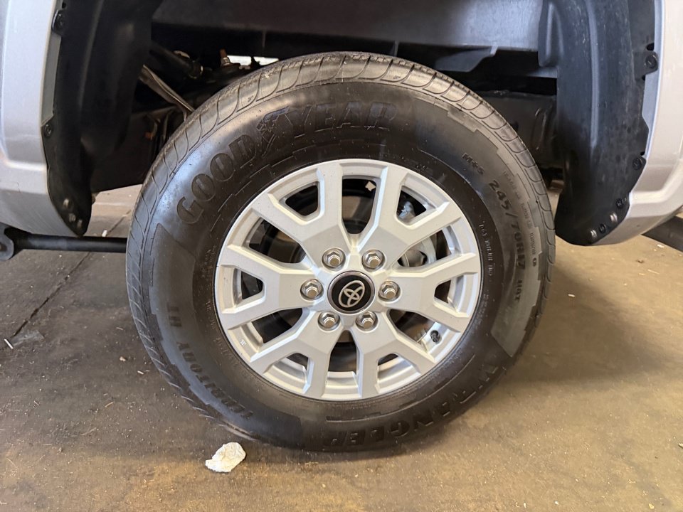 Certified 2025 Toyota Tacoma SR5 AWD/4WD image 26