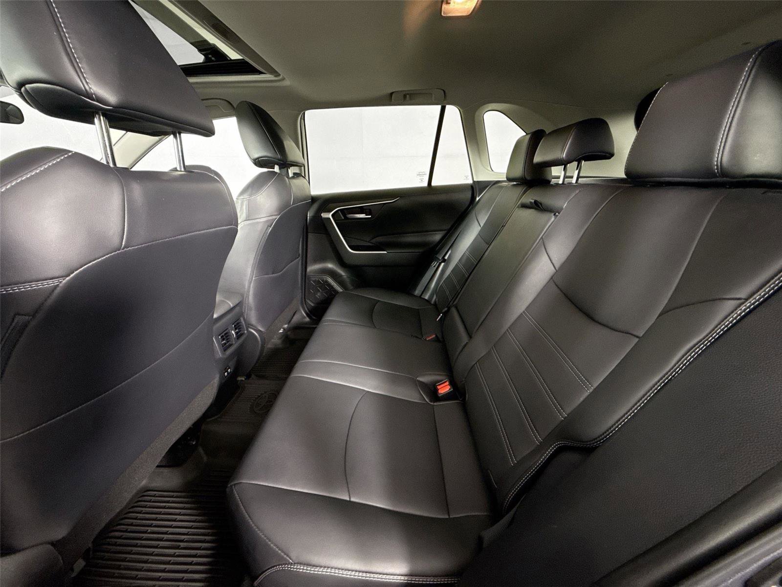 Certified 2020 Toyota RAV4 XLE Premium image 30