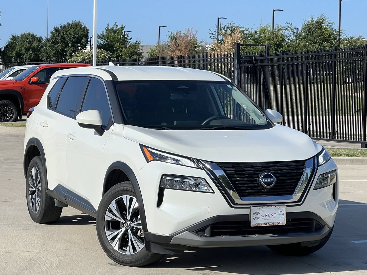 Used 2023 Nissan Rogue SV FWD image 2