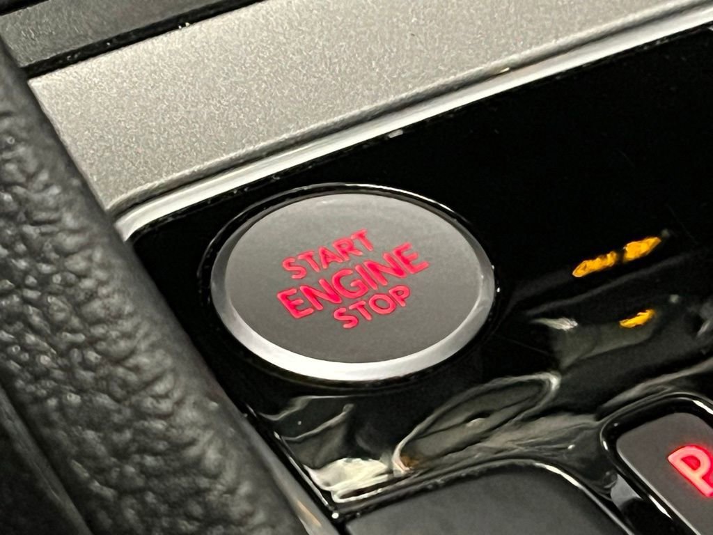 Certified 2022 Volkswagen Passat 2.0T SE FWD image 16