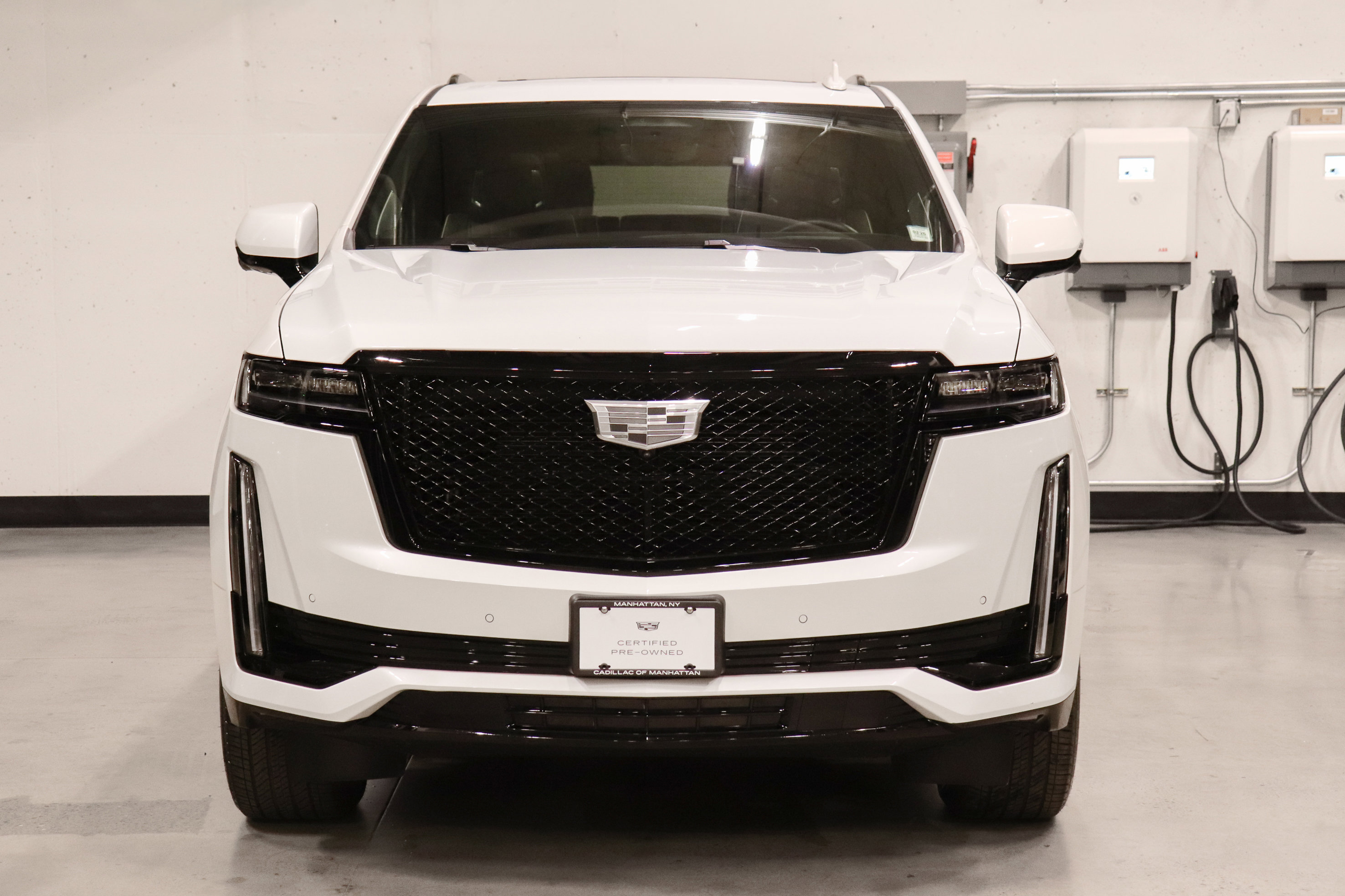 Used 2023 Cadillac Escalade ESV Sport Platinum w/ LPO, ONYX Package image 8