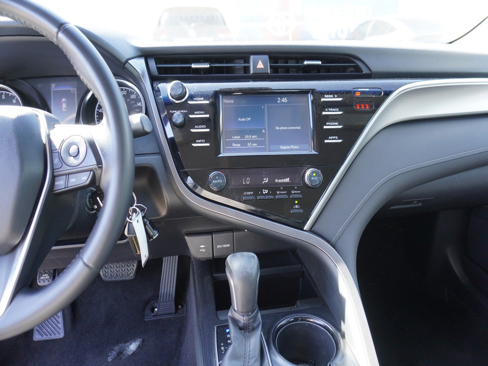 Used 2018 Toyota Camry SE FWD image 14