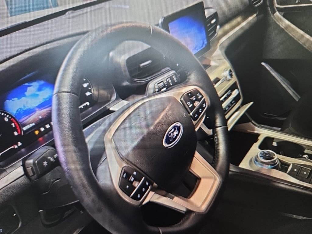 Used 2024 Ford Explorer XLT image 7
