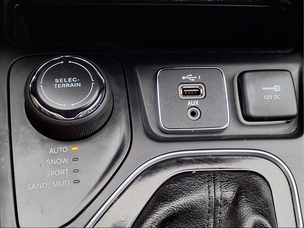 Used 2021 Jeep Cherokee Latitude Plus image 19