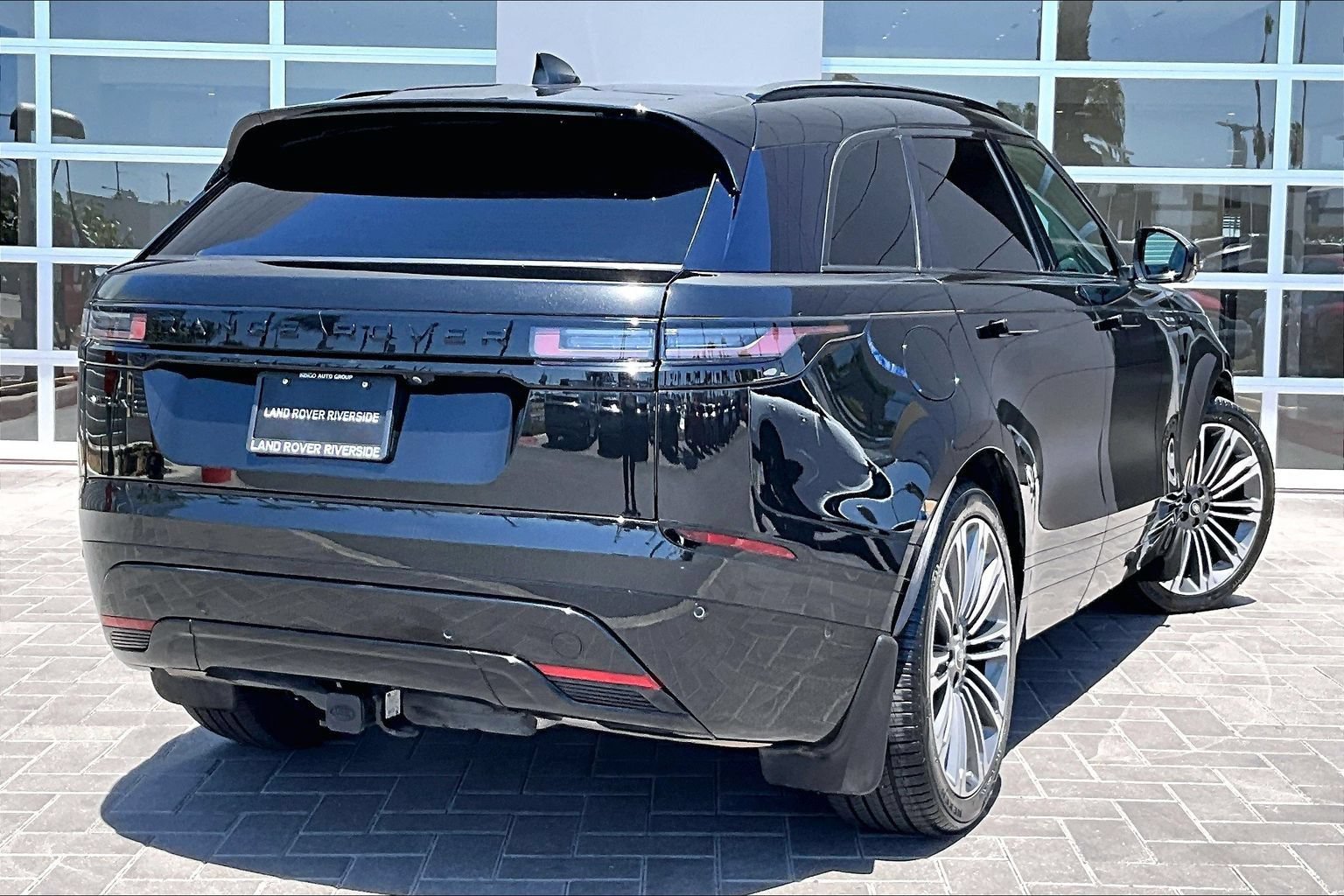 Certified 2025 Land Rover Range Rover Velar Dynamic SE AWD/4WD image 12