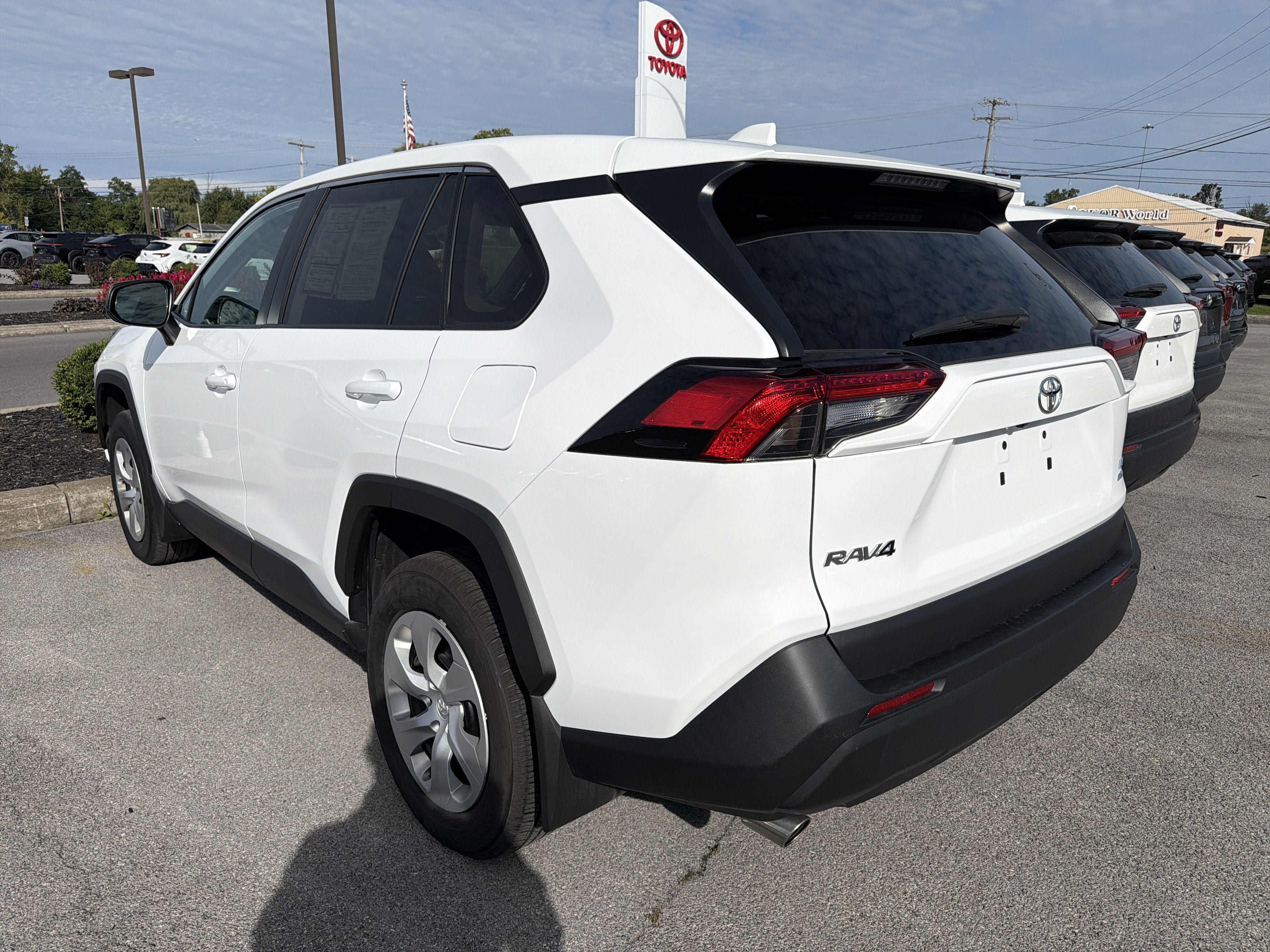 Used 2024 Toyota RAV4 LE AWD/4WD image 5