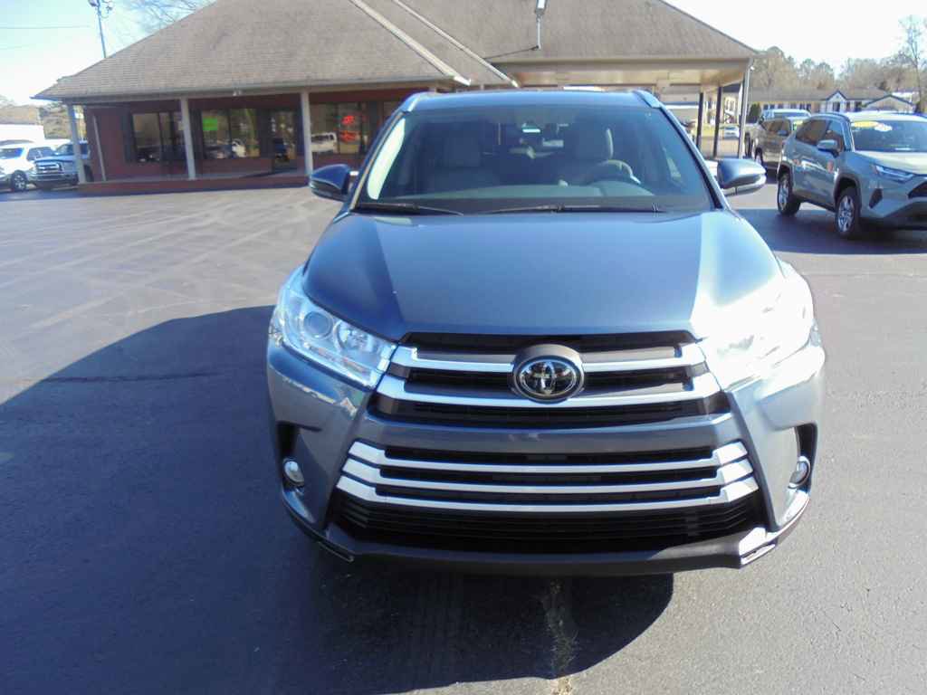 Used 2019 Toyota Highlander XLE image 3