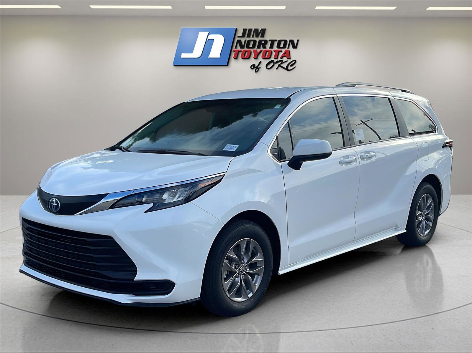 New 2025 Toyota Sienna LE