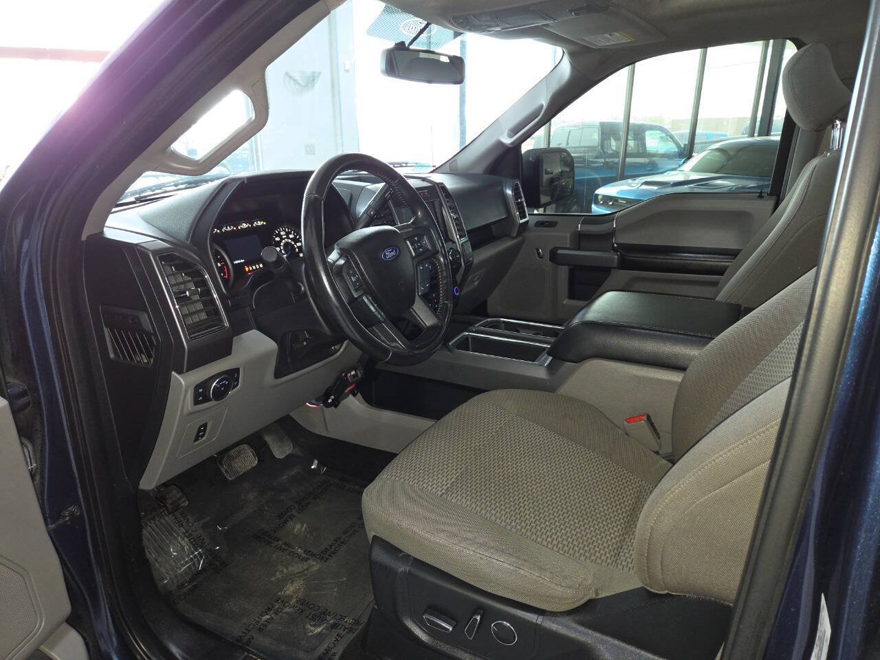 Used 2017 Ford F150 XLT w/ Equipment Group 302A Luxury AWD/4WD image 19