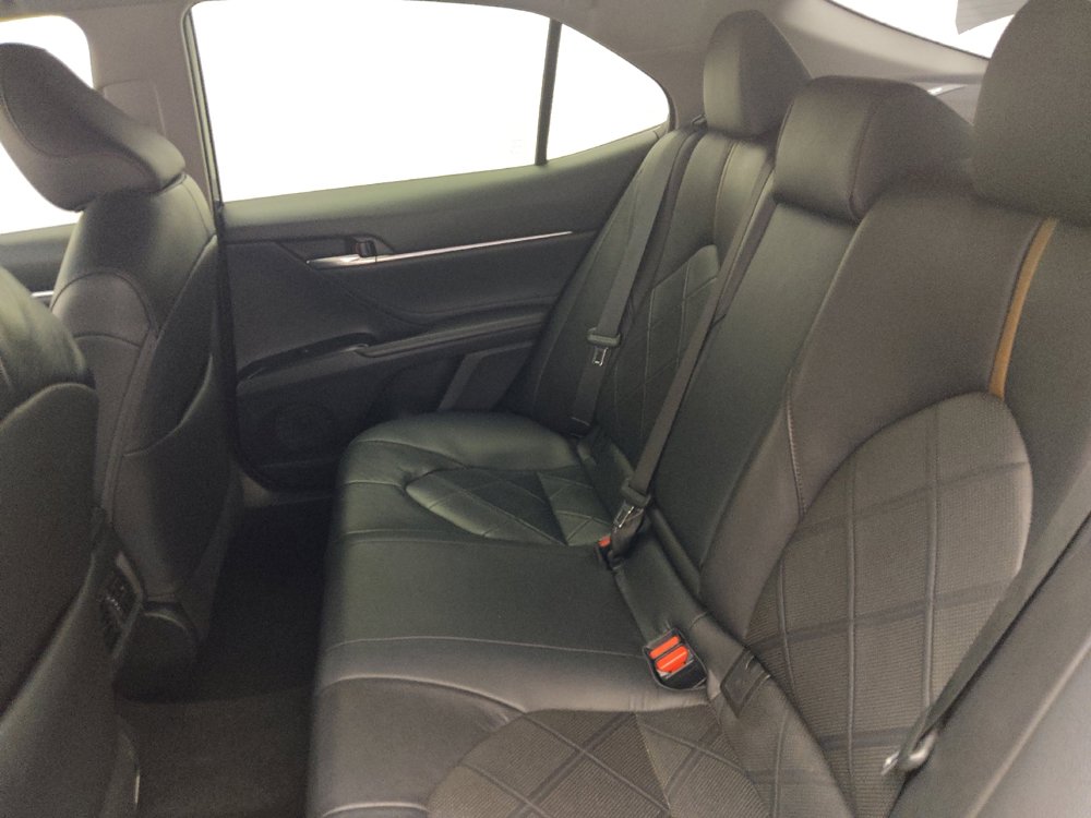 Used 2018 Toyota Camry XLE FWD image 18