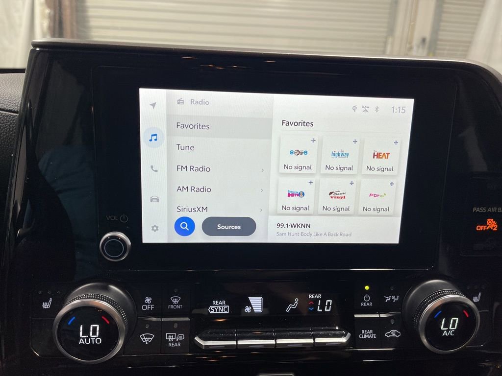 Used 2024 Toyota Highlander XLE image 33