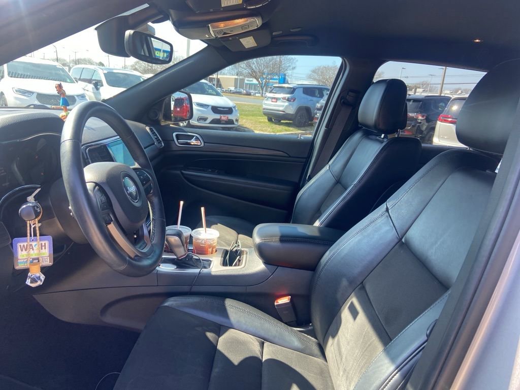 Used 2019 Jeep Grand Cherokee Laredo w/ Security & Convenience Group image 23