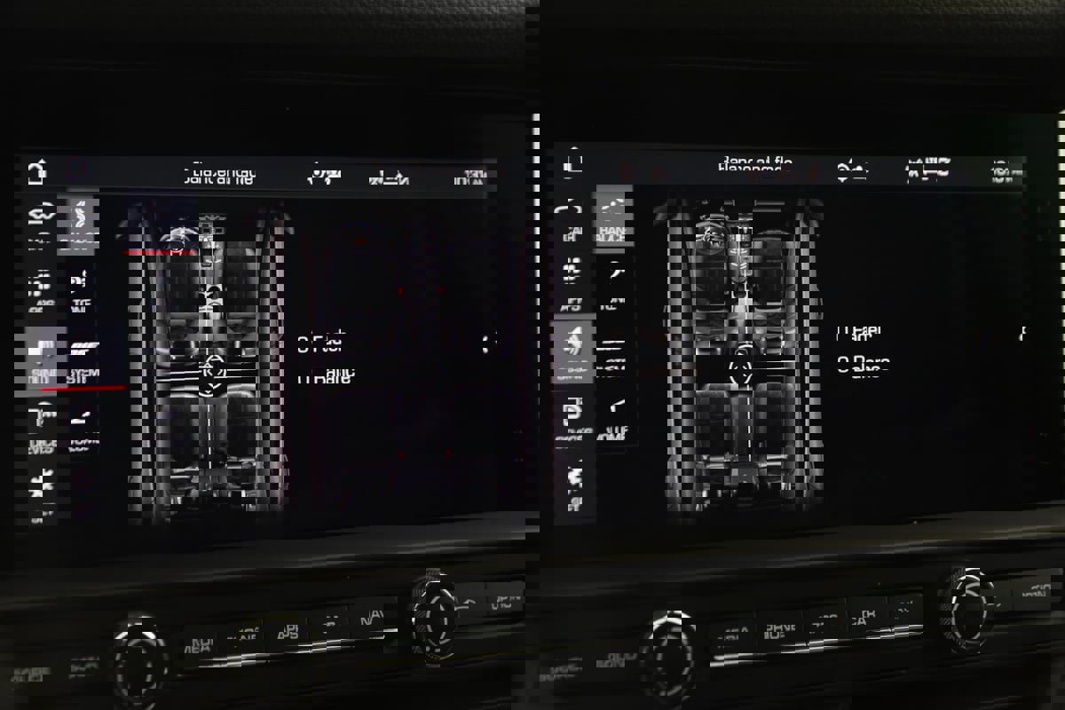 Used 2021 Porsche Macan image 41