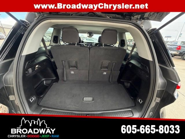 Used 2023 Jeep Grand Cherokee L Laredo AWD/4WD image 13