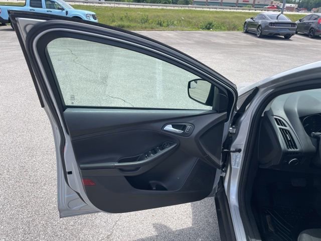 Used 2018 Ford Focus SE FWD image 16