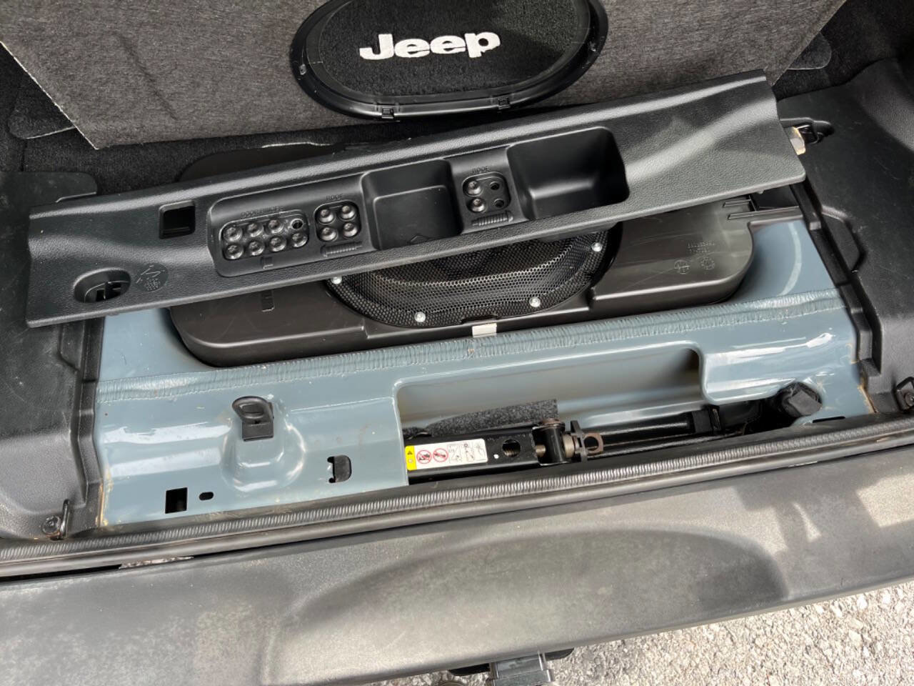 Used 2015 Jeep Wrangler Unlimited Rubicon w/ Dual Top Group image 29