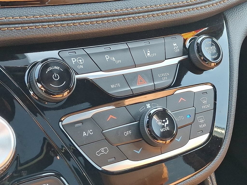Used 2022 Chrysler Pacifica Pinnacle FWD image 16