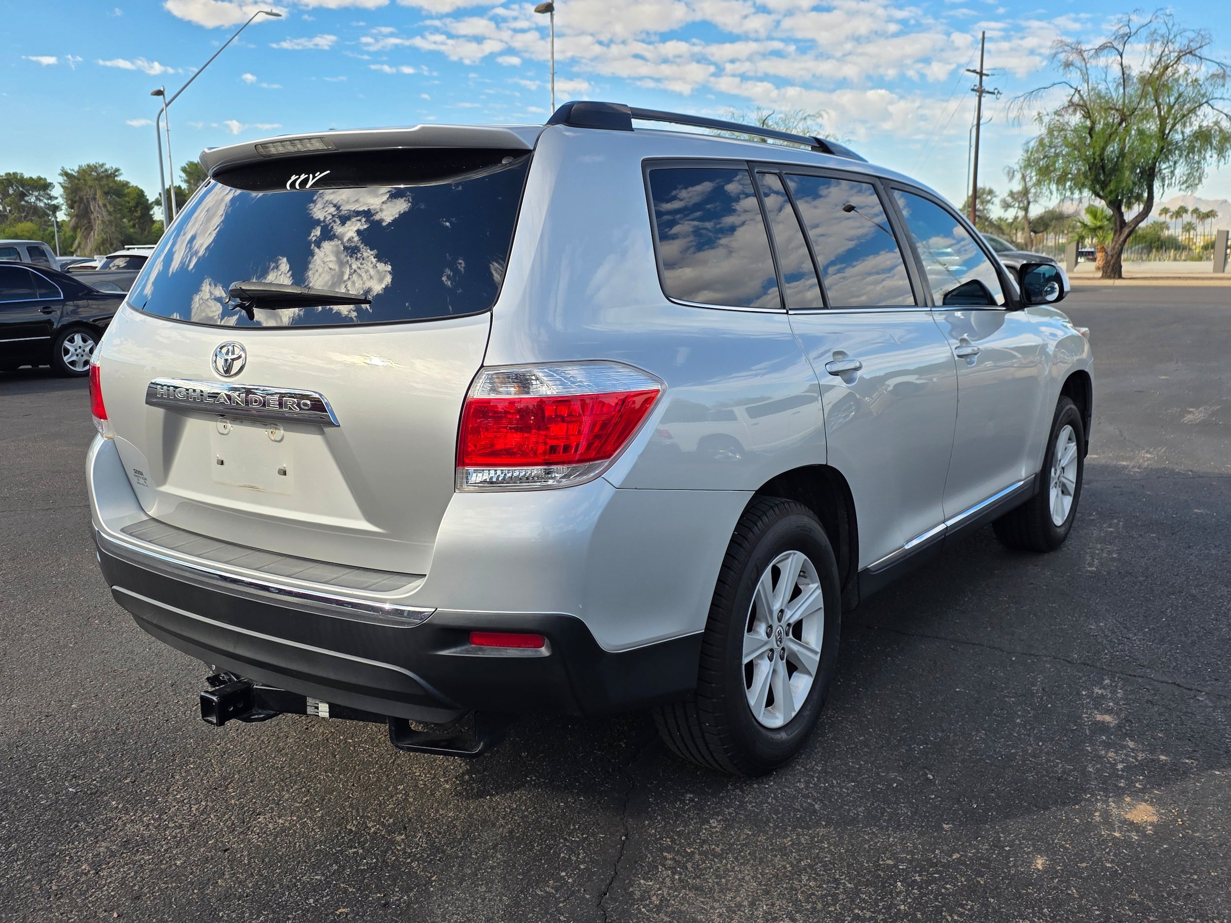 Used 2012 Toyota Highlander FWD w/ Tech Pkg image 5